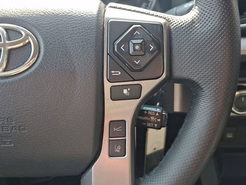 Used 2018 Toyota Tacoma SR5 AWD/4WD image 21