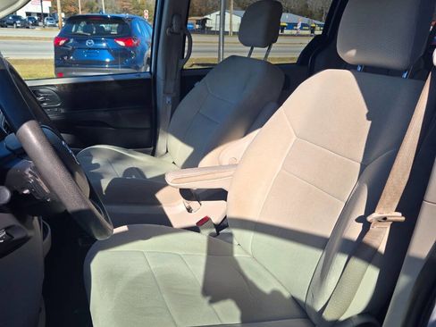 Used 2011 Dodge Grand Caravan Mainstreet w/ PWR Convenience Group image 4
