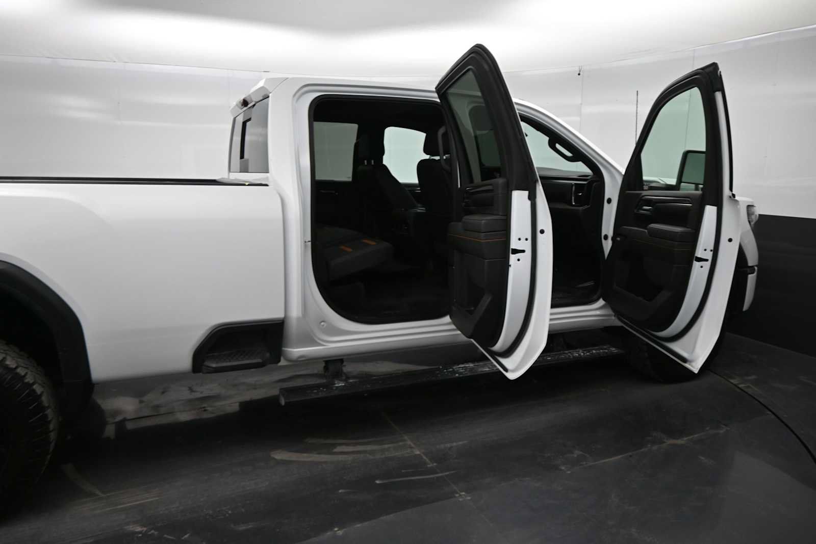 Used 2024 GMC Sierra 2500 AT4 w/ AT4 Premium Plus Package AWD/4WD image 35