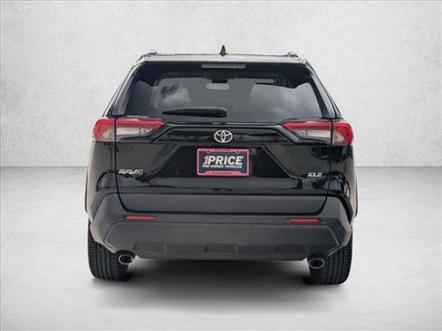 Used 2020 Toyota RAV4 XLE Premium image 6