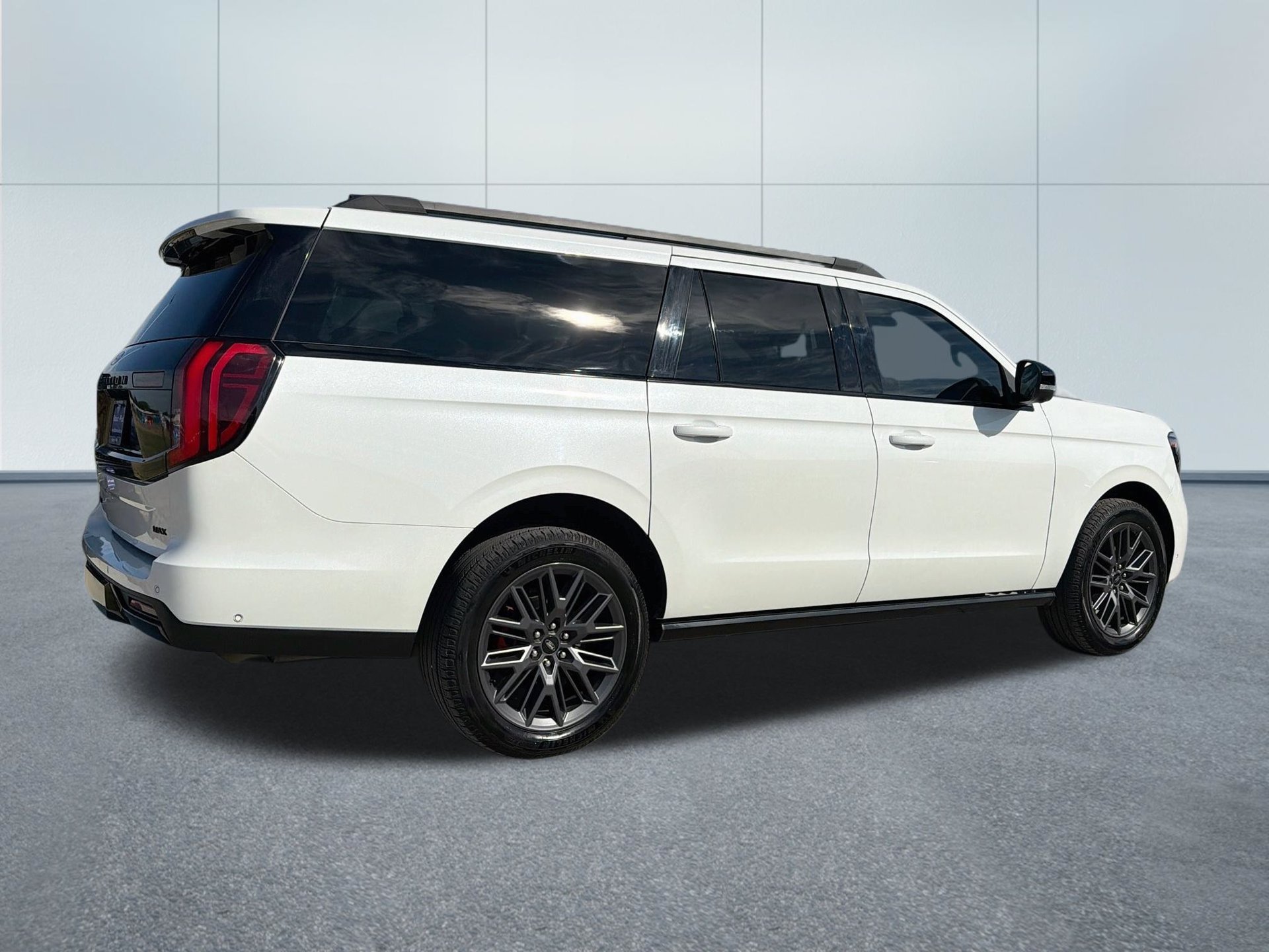 Used 2025 Ford Expedition Max Platinum w/ Stealth Performance Package AWD/4WD image 5