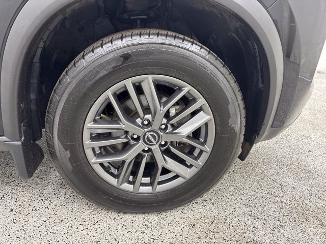 Used 2023 Nissan Rogue S AWD/4WD image 10