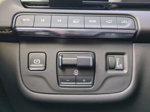 Certified 2024 Cadillac Escalade ESV Premium Luxury w/ Performance Package image 31