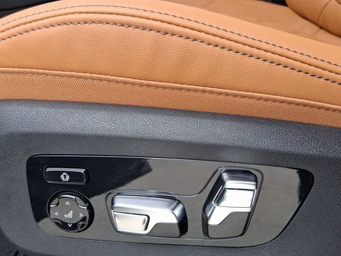 New 2026 BMW X6 xDrive40i w/ Executive Package image 13