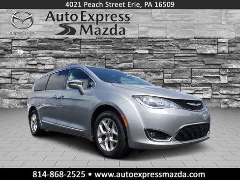 Used 2020 Chrysler Pacifica Limited w/ 8-pass Seating Package FWD image 1
