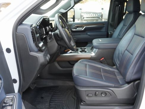 Used 2024 Chevrolet Silverado 2500 High Country w/ High Country Premium Package image 8