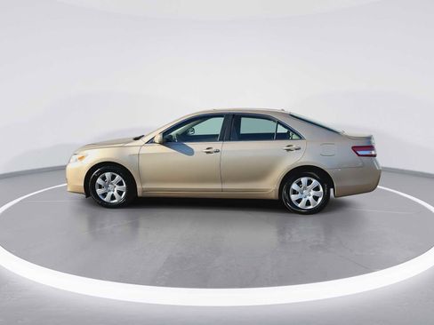 Used 2011 Toyota Camry LE image 5