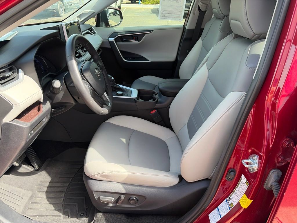 Used 2021 Toyota RAV4 Limited AWD/4WD image 22
