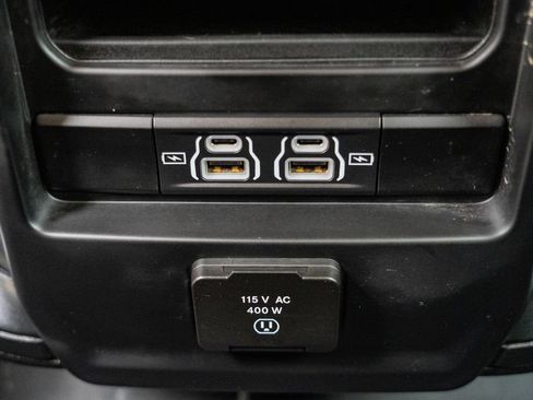 Used 2022 RAM 1500 Big Horn AWD/4WD image 9