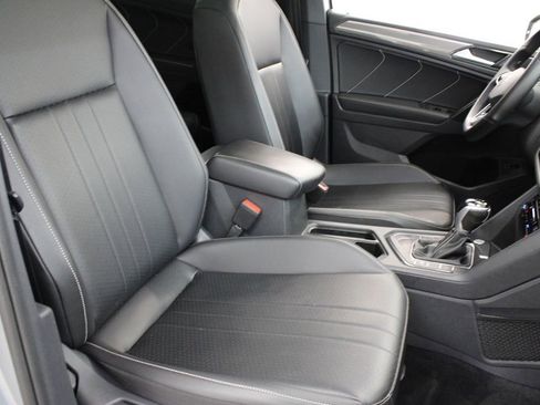 Certified 2022 Volkswagen Tiguan SE R-Line image 23