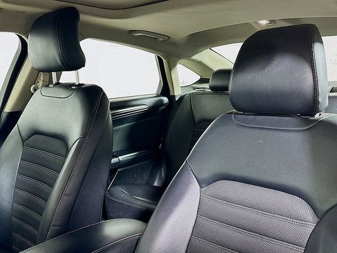 Used 2017 Ford Fusion SE w/ Equipment Group 601A image 21