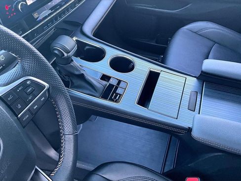 Used 2024 Toyota Sienna XLE Woodland Edition image 15