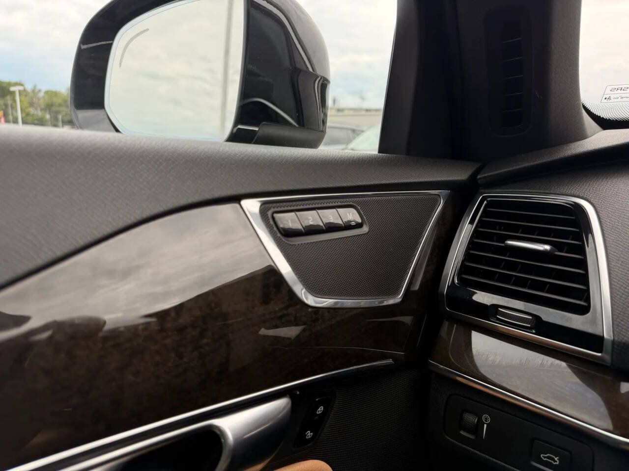 Used 2018 Volvo XC90 T6 Momentum w/ Convenience Package AWD/4WD image 7