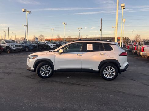 Used 2022 Toyota Corolla Cross LE image 4