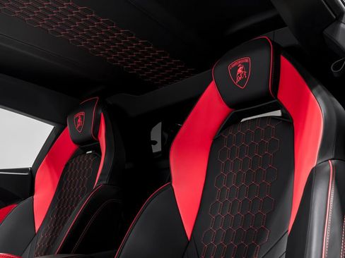 Used 2024 Lamborghini Revuelto AWD/4WD image 18