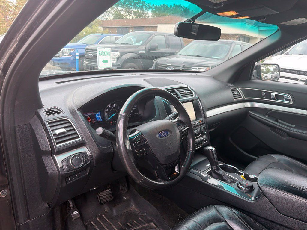 Used 2016 Ford Explorer XLT w/ Equipment Group 202A AWD/4WD image 11