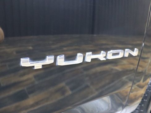 Used 2021 GMC Yukon SLT w/ SLT Premium Package image 10