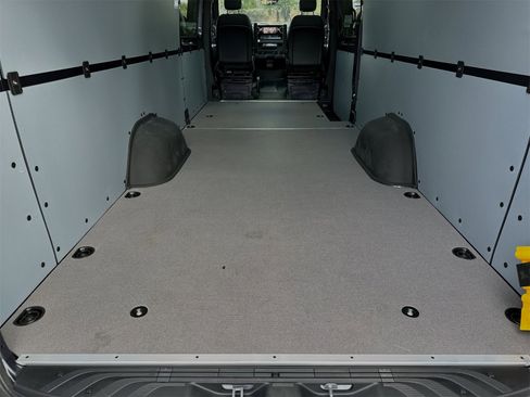 Used 2024 Mercedes-Benz Sprinter 2500 image 16