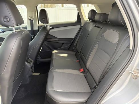 Used 2023 Volkswagen Taos SE w/ Panoramic Sunroof Package FWD image 29