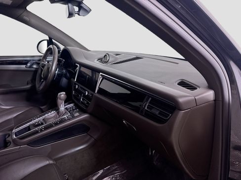 Used 2020 Porsche Macan image 29