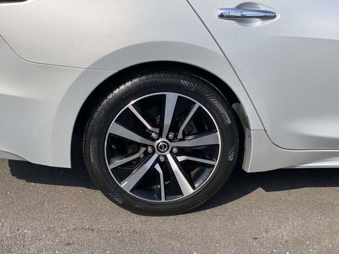 Used 2022 Nissan Maxima SV w/ Floor Mat Group FWD image 3