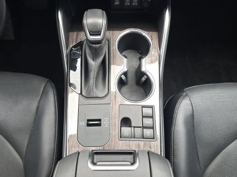 Used 2023 Toyota Highlander Platinum FWD image 44