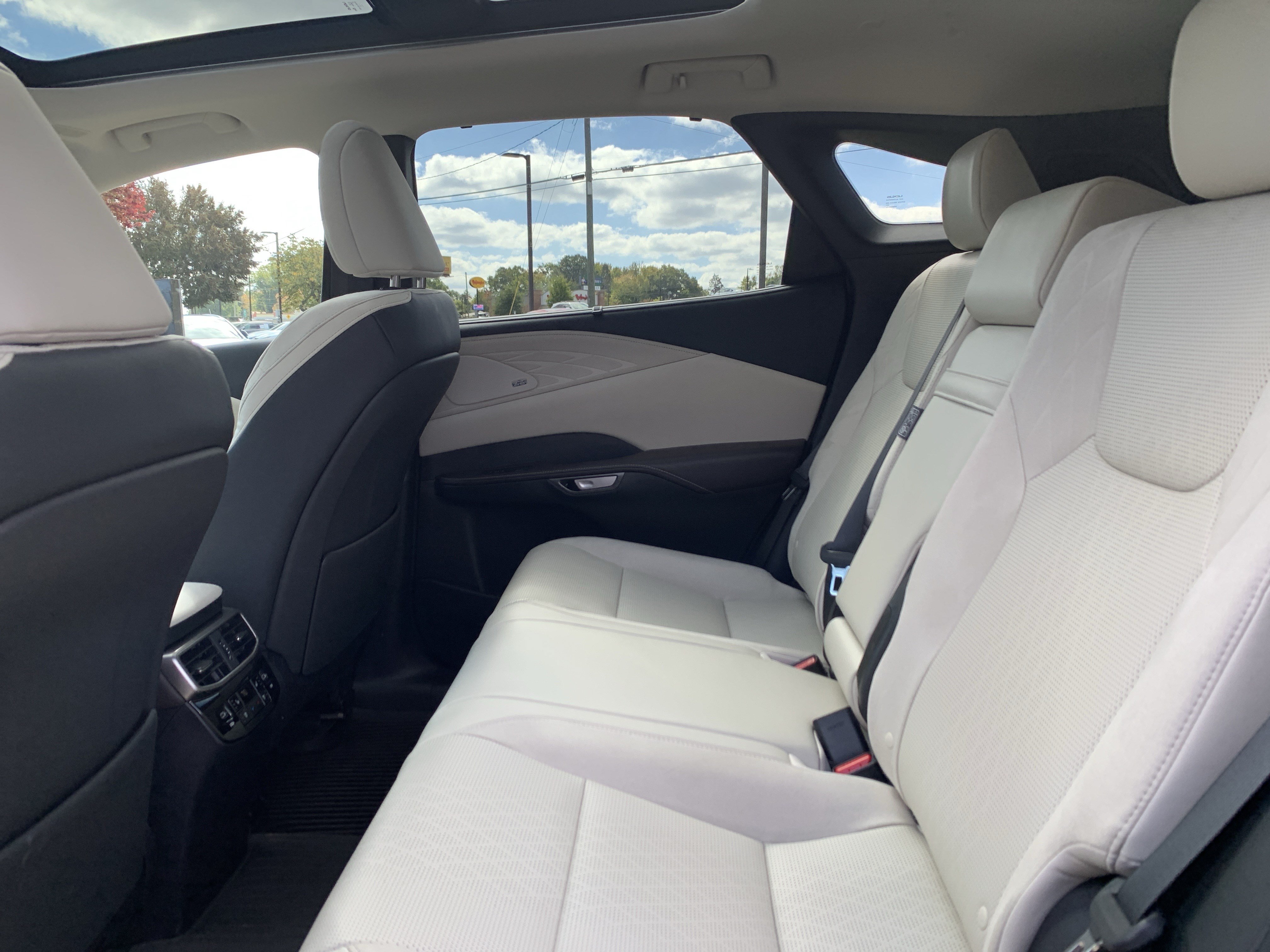 Used 2025 Lexus RX 350 AWD w/ Convenience Package image 32