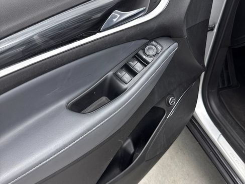 Used 2021 Buick Enclave Essence FWD image 13