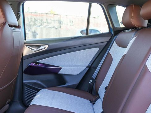 New 2025 Volkswagen ID.4 Pro RWD image 18