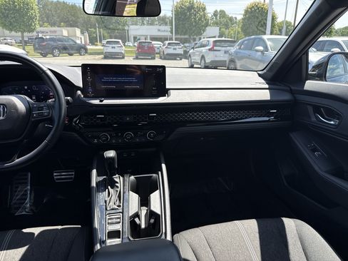 Used 2025 Honda Accord Sport image 30