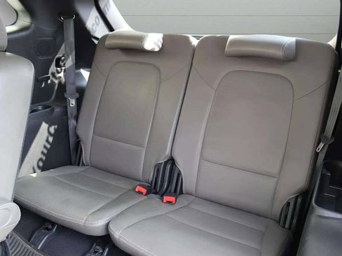 Used 2017 Hyundai Santa Fe Limited image 19