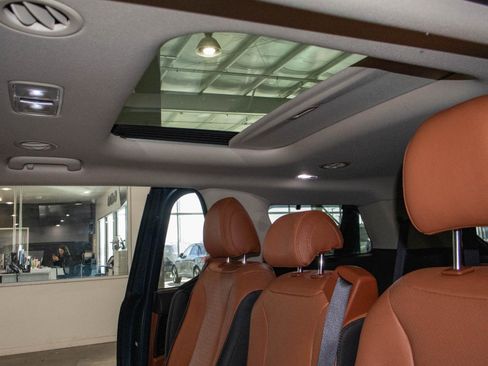 Used 2025 Kia Carnival SX Prestige image 15