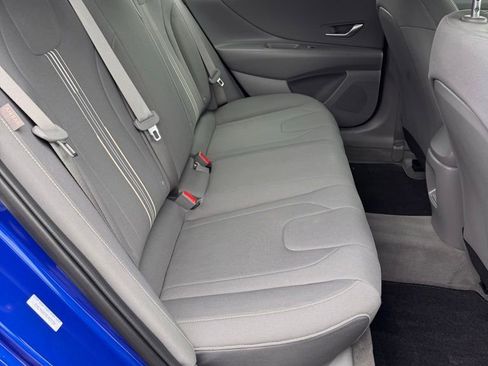 Used 2025 Hyundai Elantra Sport FWD image 12