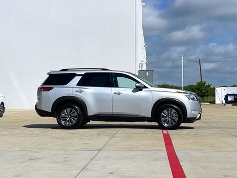 Used 2024 Nissan Pathfinder SV AWD/4WD image 7