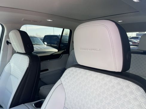 Used 2024 GMC Acadia Denali w/ Super Cruise Package image 22