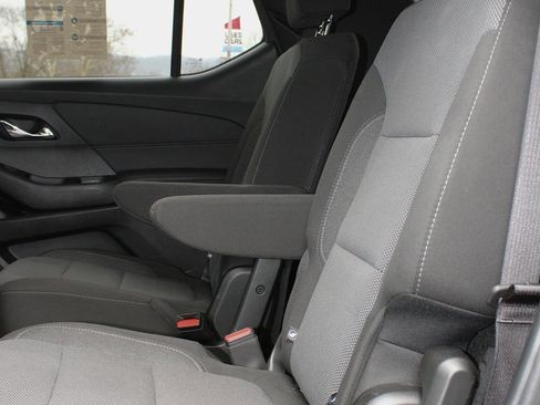 Used 2023 Chevrolet Traverse LT image 19