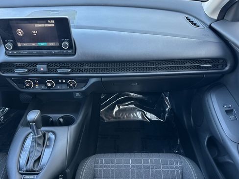 Certified 2025 Honda HR-V LX image 31