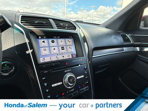 Used 2017 Ford Explorer Limited image 16