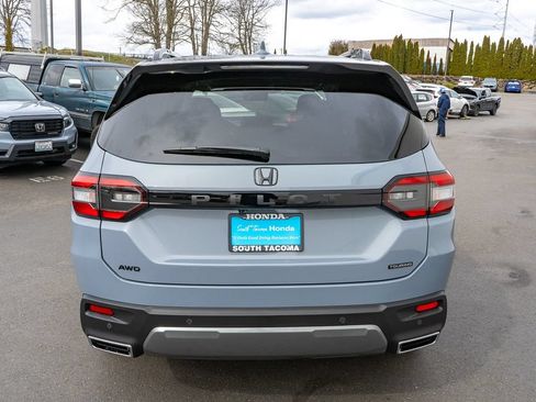 New 2026 Honda Pilot Touring image 7