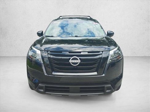 Used 2024 Nissan Pathfinder SV w/ Black Appearance Package AWD/4WD image 2