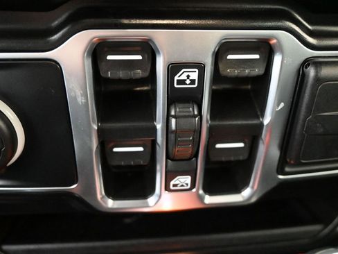 Used 2021 Jeep Wrangler Unlimited Sahara image 24