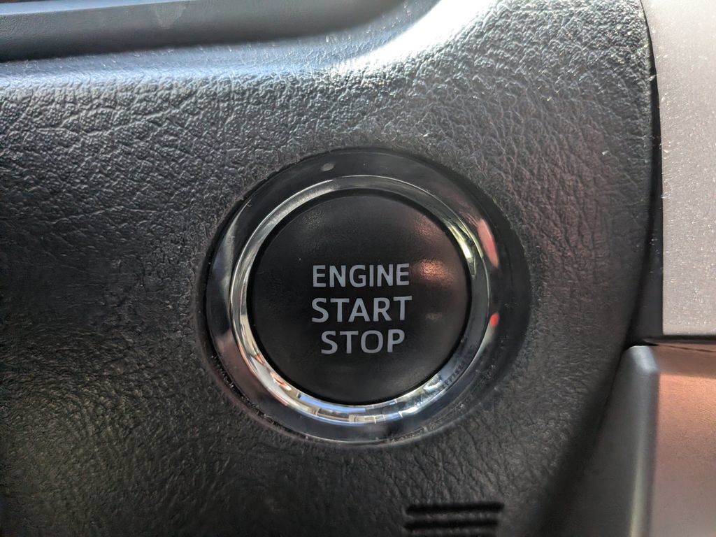 Used 2022 Toyota 4Runner SR5 Premium w/ Moonroof Package AWD/4WD image 17