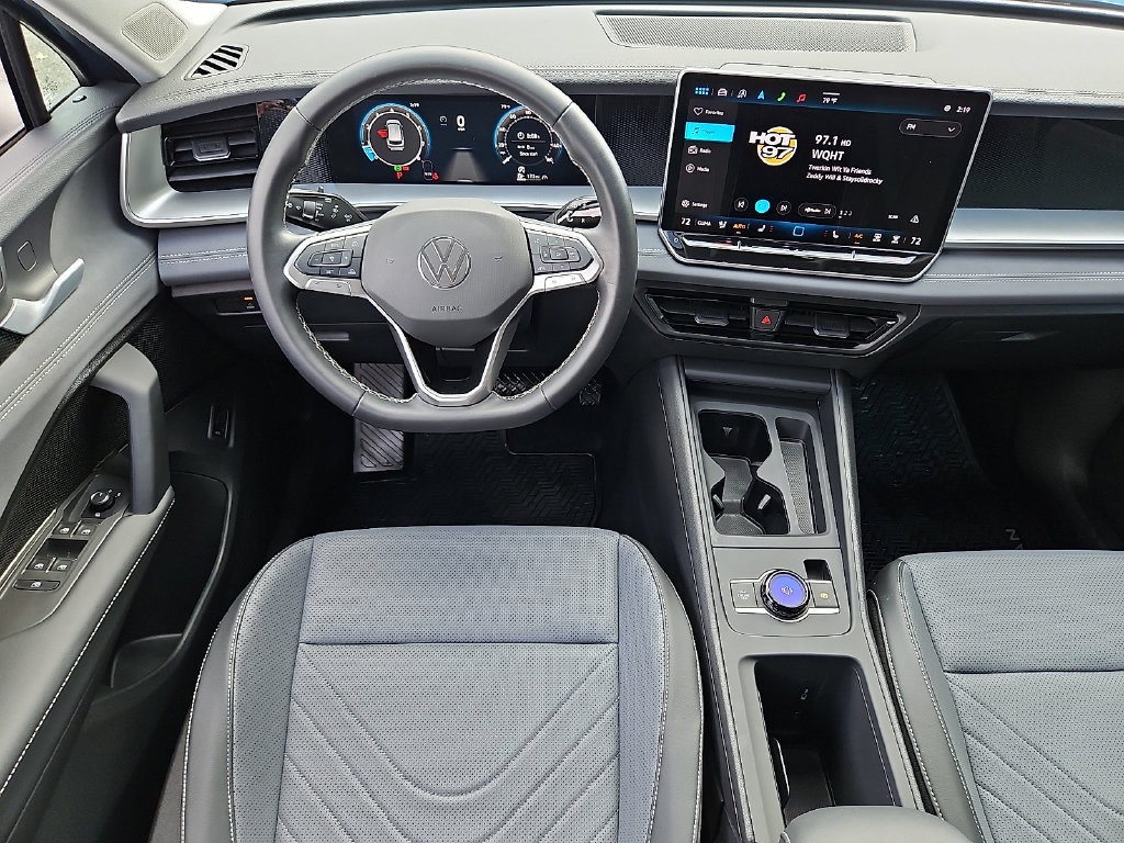 Certified 2025 Volkswagen Tiguan SE AWD/4WD image 11