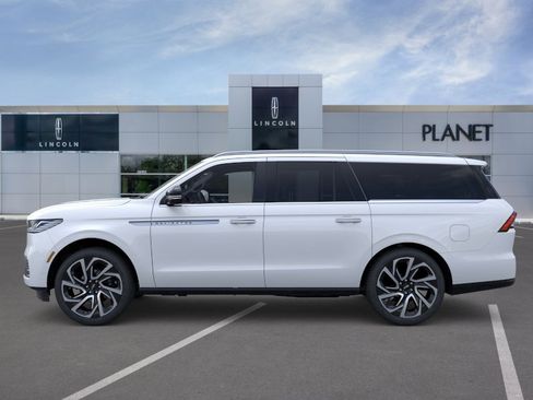 New 2026 Lincoln Navigator L Reserve AWD/4WD image 3