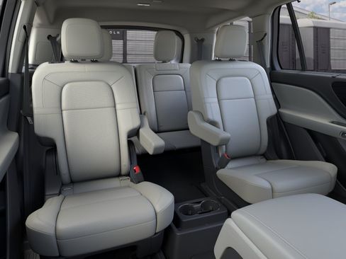 New 2026 Lincoln Aviator Reserve w/ Luxury Package AWD/4WD image 11
