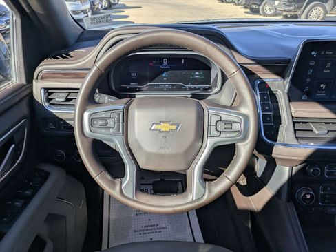 Used 2023 Chevrolet Suburban LT image 19