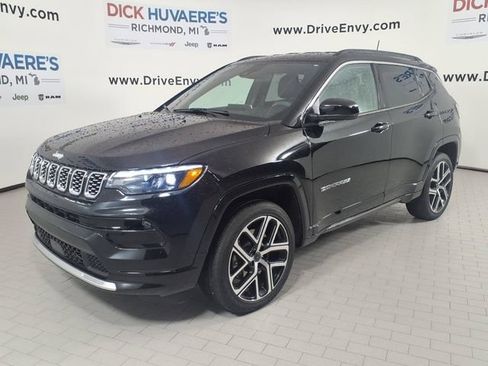 Used 2025 Jeep Compass Limited w/ Elite Group AWD/4WD image 1