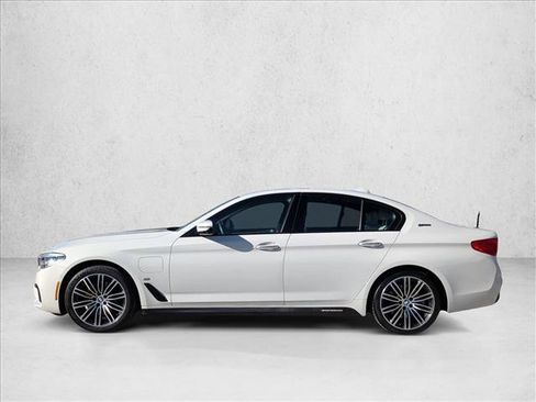 Used 2018 BMW 530e xDrive image 9