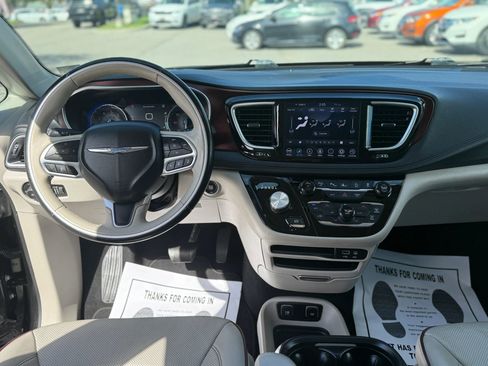 Used 2020 Chrysler Pacifica Limited w/ Advanced Safetytec Group image 23