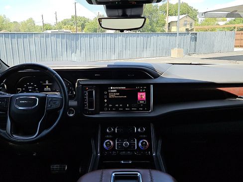 Used 2024 GMC Yukon Denali Ultimate AWD/4WD image 8